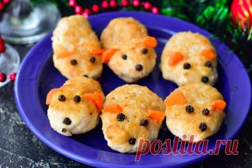 ​Котлеты «Мышата» Котлеты «Мышата» &mdash; это отличное мясное блюдо, которое будет оригинально, празднично, а еще и тематически смотреться на новогоднем столе, ведь в 2020 наступает год Мышки. Готовить такие котлеты можно из куриного филе, а можно использовать свинину. Также внутрь можно положить кусочек...