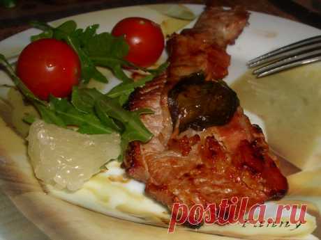 Сальтимбокка алла романа (шницели из телятины по-римски)
Рецепт с сайта итальянской кухни. Телятина должна быть хорошего качества, если нет подходящей телятины, можно использовать свинину или даже курицу.
Телятина (эскалопы) — 8 штВетчина (сыровяленая, сыр…