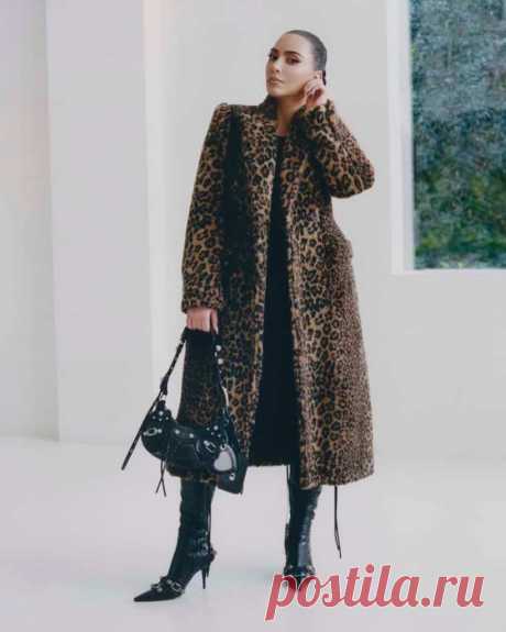 КИМ КАРДАШЯН И ИЗАБЕЛЬ ЮППЕР в новой  коллекцию одежды от BALENCIAGA весна-лето 2022 - FashionView.ru - ВСЯ МОДА В ДЕТАЛЯХ Французский модный дом Balenciaga представил свою новую весенне-летнюю коллекцию одежды для женщин. И, чтобы отойти от привычного клеше, дизайнеры Balenciaga