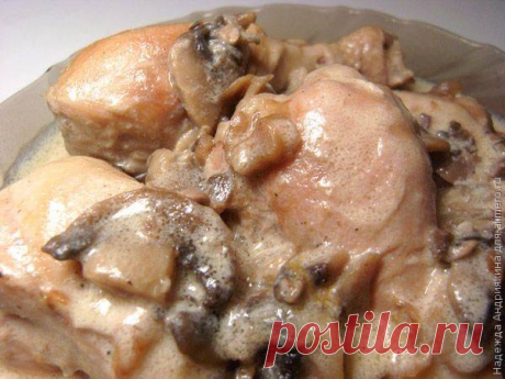 Куриные голени с грибами в крем-соусе / Рецепты с фото