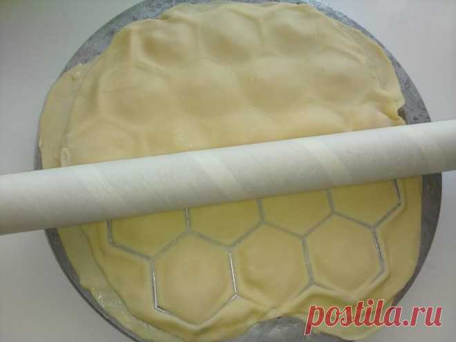 При помощи обычного пульверизатора леплю идеальные пельмени: сразу 2 плюса, удивительный лайфхак | Вкусно без компромиссов🍵🍹🥙 | Яндекс Дзен