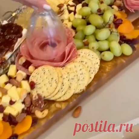 Boa noite amores🥰 Olha que ideia legal! 🥰
✨ Inspiração para decorar e compor sua mesa de frios e dar aquele charme! 🧀🍷

O que acharam?? 

Vai fazer? Use luvas.

Gostou da dica? ❤
Curta, comenta, compartilha com as amigas e salva pra não perder o vídeo. ❤❤❤

Via: @namorando.arte
🎬 Vídeo: Janelle Elise Flom

.
.
.
.
.
.
.
.
.
.

#casa #lar #mesaposta #mesadefrios #mesapostacomamor #decor #decoração #inspiração #inspiration #ideiascriativas #ideias #cozinha #tabuadefrios...