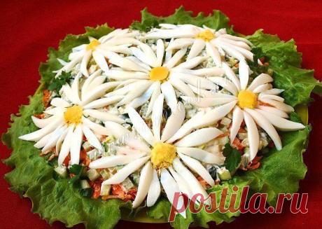 Салат «Ромашковое поле» / Изысканные кулинарные рецепты