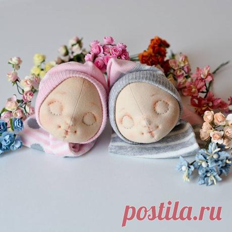 И еще немножко покуклоспамлю сестренками😍 Пробую американский хлопок - сделала их из разных оттенков для сравнения. В моих хомячьих запасах еще 2 оттенка есть и корейский хлопок для пробы🤗