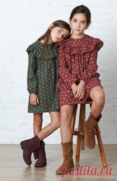 Платье с круглой кокеткой и длинным рукавом на возраст от 1 года до 14 лет.
выкройки