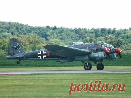 Боевые самолёты. "Heinkel" He.111. Оправданная вынужденность Итак, «Хейнкель» Не.111.Ярлыки «символ блицкрига» и «краса и гордость Люфтваффе» цеплять не станем, но самолет был весьма примечательным. Хотя бы только тем, что отпахал всю войну, с первого по последний день, а это уже говорит о многом.На самом деле – нет. Так вышло, и получилось очень даже
