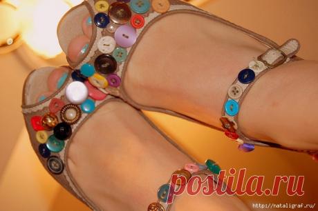 Пуговичный декор: одежда и обувь