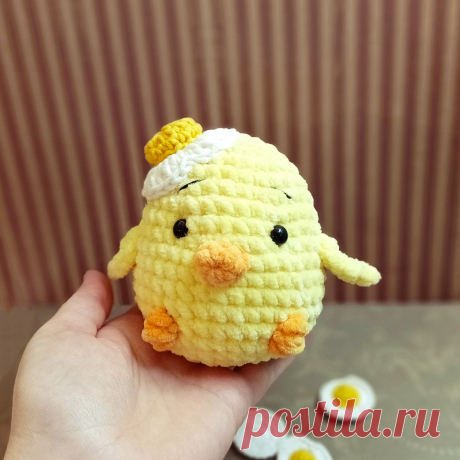 PDF Цыплёнок с яйцом крючком. FREE crochet pattern; Аmigurumi toy patterns. Амигуруми схемы и описания на русском. Вязаные игрушки и поделки своими руками #amimore - маленький цыпленок из обычной пряжи, вязаные цыплята к Пасхе, пасхальное украшение, декор.