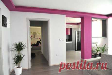 Лаконичный дизайн квартиры 


 

 

В данной квартире использование геометрических форм делает пространство не таким загроможденным, и в то же время позволяет расположить необходимую мебель и системы хранения. Нам нравится думать, что у нас не так уж и много вещей, но это не так!