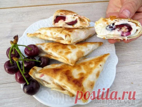Обожаю эти треугольники! Вкуснятина в лаваше с творогом и вишней / Quick and tasty breakfast Ничего лучше для воскресного завтрака и придумать нельзя! Обожаю эти треугольники за хрустящую корочку и почти кремовую начинку! Это просто фантастика! Лаваш всегда выручит, когда хочется быстро и вку...