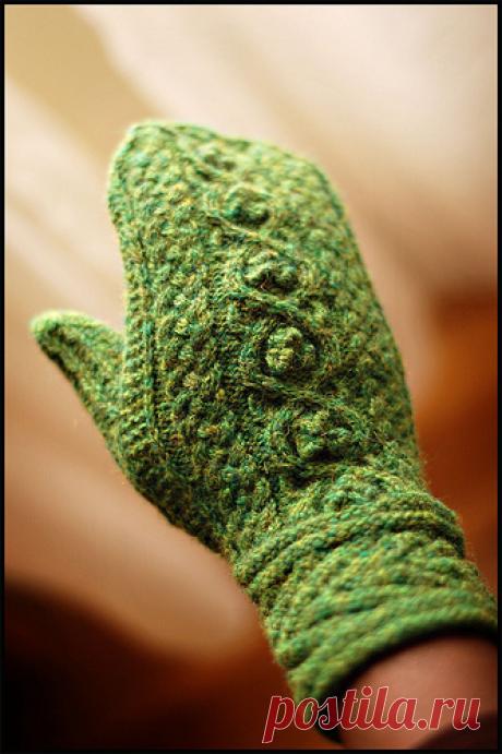 Варежки. Green Autumn (Druid Mittens) by Jared Flood.