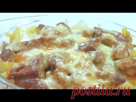 Мясная запеканка.  Ингредиенты
Мясо, картофель, томатная паста, сыр, лук, яйцо, молоко
Рецепт
Обжарить мясо на сковородке, добавить мелко нарезанный лук, томатную пасту, отдельно обжарить картофель нарезанный соломкой. Взбить яйцо с молоком. В форму уложить слоями картошку, мясо. Залить все взбитым молоком с яйцо, засыпать тертым сыром. Поставить в духовой шкаф до готовности.