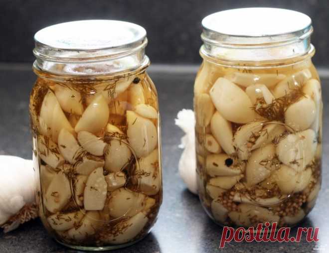 Лучшие рецепты маринованного чеснока зубчиками и целыми головками, как на рынке, на зиму в банки. Как быстро и вкусно приготовить маринованный чеснок на зиму по-корейски, по-грузински, со свеклой, с красной смородиной, крыжовником: рецепты