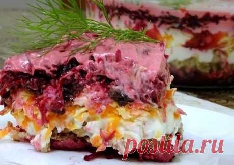 Великолепный праздничный салат.Но можно приготовить к ужину!‍🥕🧀

Салат "Чинги"

Ингредиенты:

свекла - 2 шт.
морковь - 1 шт.
чернослив - 50 гр.
сыр - 75 гр.
мясо куриное - 200 гр.
чеснок - 2 зубчика.
орехи (грецкие)- 75 гр.
Соль

Приготовление:

Морковь и свеклу отварите до готовности, остудите, хорошенько очистите и натрите на терке.

Измельчите орехи, чеснок.

Замочите чернослив на 20 минут, затем нарежьте кусочками.

Натрите на крупной терке сыр. Нарежьте кусочками ку...