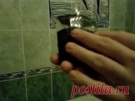 эксперимент по разрезанию флакона от туалетной воды