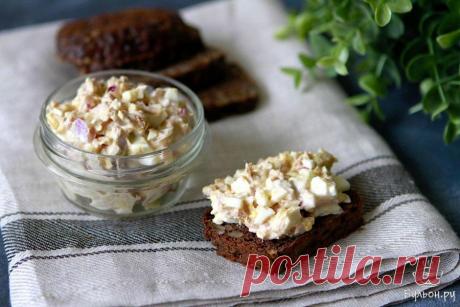 Закуска из консервированного тунца Закуска - это неотъемлемая часть любого праздничного застолья. И именно в праздник хочется приготовить что-то необычное и вкусное. Закуски из консервированного тунца пользуются популярностью. Предлагаю пополнить список таких рецептов и приготовить легкую, сытную и весьма интересную закуску. Предпочтение лучше всего отдать тунцу в собственном соку. Чтобы сократить калории, это блюдо заправляется греческим йогуртом. Специи и соль добавляютс...