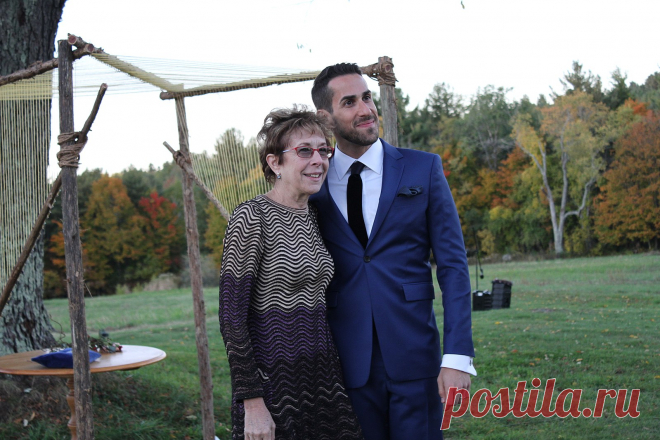 Не знаю, кого я люблю больше — мужа или его маму Вышла замуж. Канонная ситуация — полаялись с мужем. Соседи свекрови доложили, что мы ругались возле входной двери. Она прибежала домой, внеслась как ураган в квар…