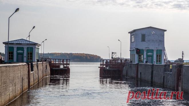 Еще двое человек найдены живыми после прорыва дамбы в Карелии. Глава Карелии Артур Парфенчиков сообщил о спасении еще двоих людей после прорыва временной перемычки между шлюзами Беломорско-Балтийского ...