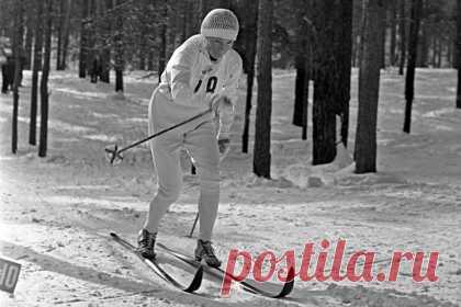 Умерла советская олимпийская чемпионка Колчина. Олимпийская чемпионка 1964 года и семикратная чемпионка мира по лыжным гонкам Алевтина Колчина умерла в 91 год. Причины смерти спортсменки не уточняются. Колчина выиграла золото в эстафете три по пять километров на Играх в Инсбруке. На ее счету также серебро и две бронзы Олимпиад.