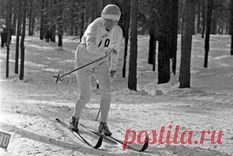 Умерла советская олимпийская чемпионка Колчина. Олимпийская чемпионка 1964 года и семикратная чемпионка мира по лыжным гонкам Алевтина Колчина умерла в 91 год. Причины смерти спортсменки не уточняются. Колчина выиграла золото в эстафете три по пять километров на Играх в Инсбруке. На ее счету также серебро и две бронзы Олимпиад.