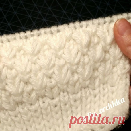 Плотный узор

Источник: https://www.instagram.com/p/Bsj-hBpjs7a/

Очень плотный, теплый снежный узор, я очень надеюсь, что Инстаграм меня не подведёт и не попутает очередность. Видео на сколько возможно сделала медленное (Видео в источнике, проходим по ссылке). Первый ряд начинаем резинкой 1х1. Ставим  и пишем в комментариях, что будем вязать таким морозным узорчиком?