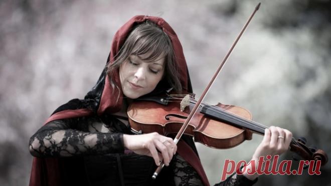 Lindsey Stirling - Love's Just A Feeling 
Известная американская скрипачка и танцовщица Lindsey Stirling (Линдси Стирлинг) выпустила новый клип на песню 