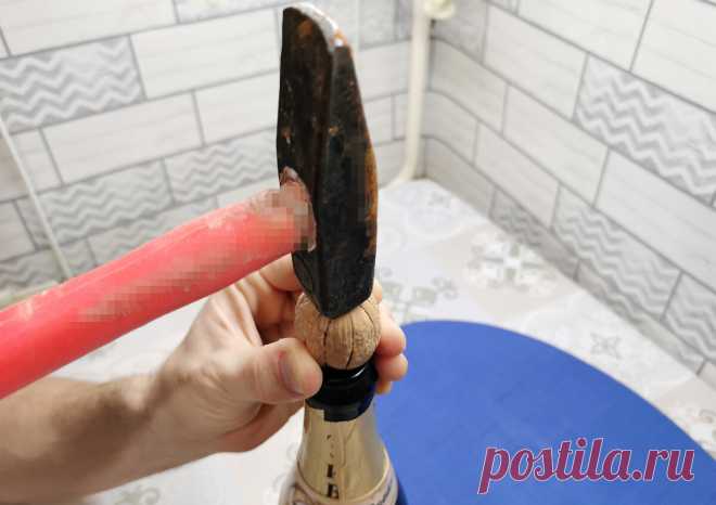 Чищу грецкие орехи при помощи бутылки от шампанского (научился у крымчан). Ядро остаётся целым | Зоркий | Яндекс Дзен