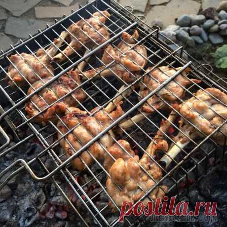 КУРИНАЯ ГОЛЕНЬ НА УГЛЯХ.