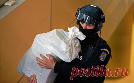 В Румынии сообщили об обысках в «дочке» «Газпром нефти» из-за шпионажа. Обыски по нескольким адресам NIS Petrol в Тимишоаре и Бухаресте связаны с передачей иностранному государству документов, относящихся к служебной тайне
