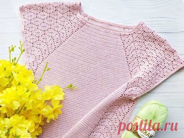 Для футболки я подобрала рисунок.
В целом всё просто, но для опытных вязальщиц.
Надо совместить две схемы.
Чтобы сообразить я связала большой образец. Сначала вязала только по одной схеме, чтобы посмотреть как ляжет рисунок на рукав ( в этом случае у нас реглан).
В целом можно вязать по одной схеме, в этом случае узор останется только на рукаве.
Но мне очень понравился узор и по регланной линии, переходящий в боковой шов.
В итоге пошла искать схему именно для этого. Что на...