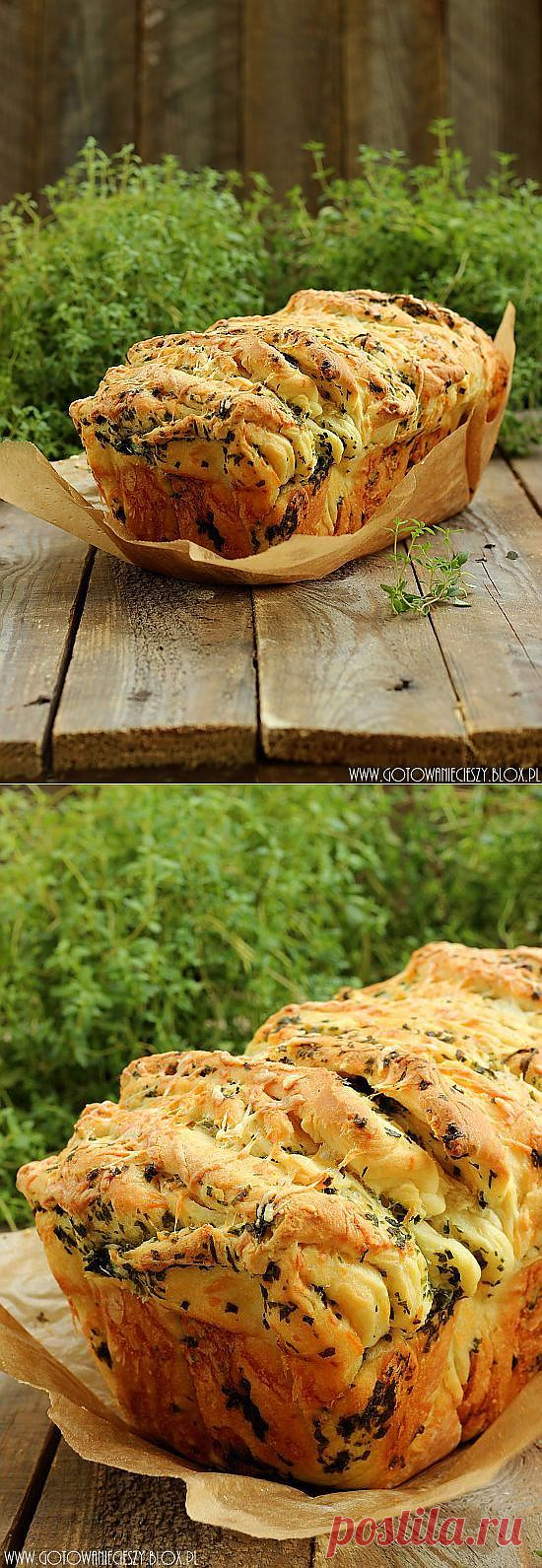 Отрываный хлеб с зеленью и сыром..