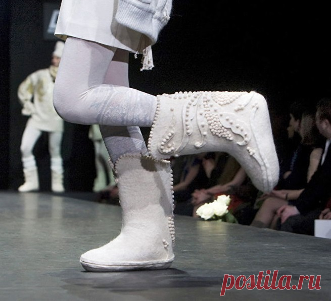 Валенки модный тренд этого года - FashionView.ru - ВСЯ МОДА В ДЕТАЛЯХ Сегодня наша редакция хотела рассказать об одном замечательном случае. Нынешней зимой мы подарили нашему зарубежному коллеге пару наших исконно русских валенок.