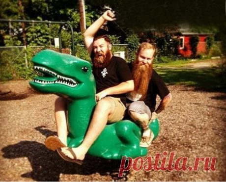 Когда мы успели стать взрослыми? (24 фото) | Чёрт побери Самое страшное не то, что мы взрослые, а то что взрослые - мы. Когда это случилось, что вдруг из сорванцов мы превратились в дядек и тётек? Взрослая жизнь свалилась на нас комом, и мы не успели понять, что всё таки значит - быть взрослым. Как это случилось? Как такое произошло, что вдруг мы превратились во взрослых? Теперь в транспорте к нам дети обращаются на "вы", а во дворе здороваются каждый раз, как видят. И мы ...