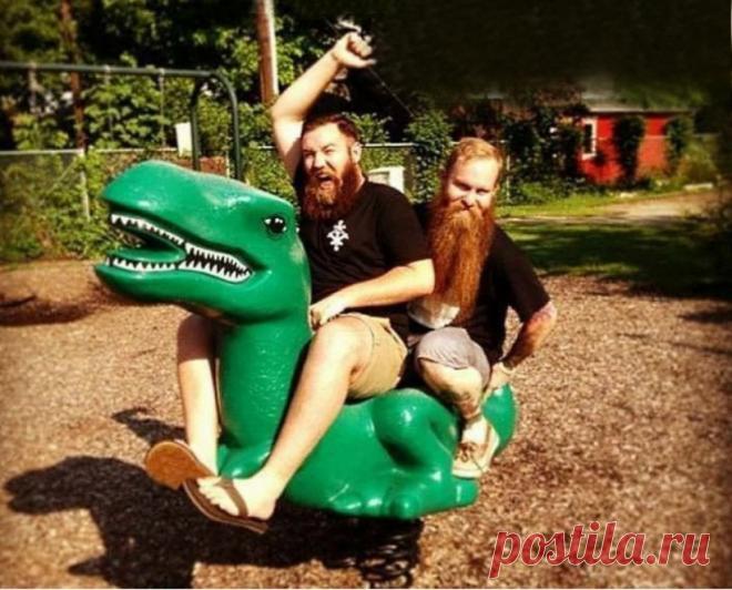 Когда мы успели стать взрослыми? (24 фото) | Чёрт побери Самое страшное не то, что мы взрослые, а то что взрослые - мы. Когда это случилось, что вдруг из сорванцов мы превратились в дядек и тётек? Взрослая жизнь свалилась на нас комом, и мы не успели понять, что всё таки значит - быть взрослым. Как это случилось? Как такое произошло, что вдруг мы превратились во взрослых? Теперь в транспорте к нам дети обращаются на 