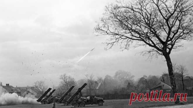 Советская боевая машина реактивной артиллерии БМ-13, широко более известная как "Катюша" поступила на вооружение в 1941 году. Фашисты пытались любой ценой добыть образцы секретной советской установки реактивной артиллерии. Несколько гитлеровских отрядов охотились за батареей капитана Флёрова уже несколько месяцев. Фашисты знали, что в «Вяземском котле», в окружении, находится именно его отряд. Нацисты выставили засады в районе Рославля и Спас-Деменска. Однако отряду Флёрова долго…