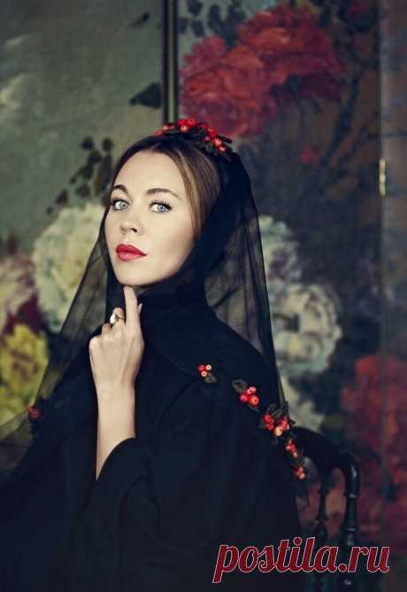 Косынка с рябиной Ulyana Sergeenko Couture