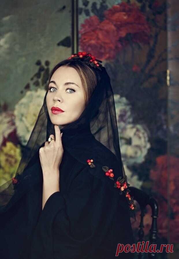 Косынка с рябиной Ulyana Sergeenko Couture