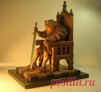 Символ власти.
Одиночество на вершине...Рука монарха ещё крепко держит меч-символ власти.Сколько пройдено великих сражений!Сколько одержано славных побед!И вот теперь всё чаще неотступная мысль: