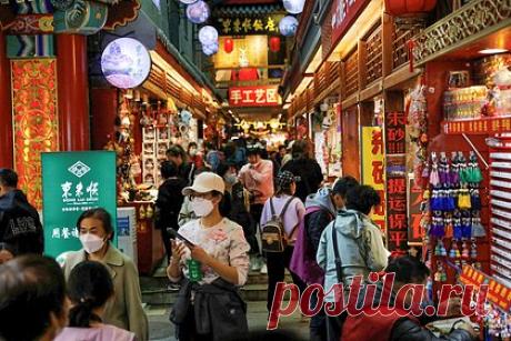 В США одобрили законопроект о лишении КНР статуса развивающейся страны. Палата представителей Конгресса США единогласно проголосовала за проект закона о лишении Китая статуса развивающейся страны в рамках всех совместных международных организаций, в ближайшем будущем он будет принят, пишет журнал Hill. Статус будет изменен на «страну с уровнем дохода выше среднего».