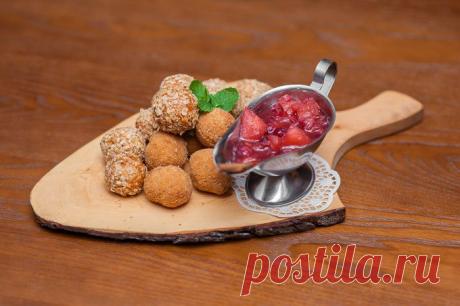 Белорусская кухня: «Дзьмухаўцы» с яблочно-клюквенным соусом - фото рецепт кулинарного портала Oede.by