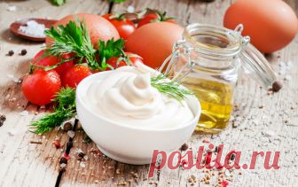 Достойная замена жирному майонезу! 12 рецептов вкуснейших заправок, и все в одной статье. Несмотря на то, что к майонезу много претензий, отказаться от него очень сложно. Но сегодня мы расскажем, чем можно заменить майонез в салатах и других блюдах. Даже селедка под шубой...