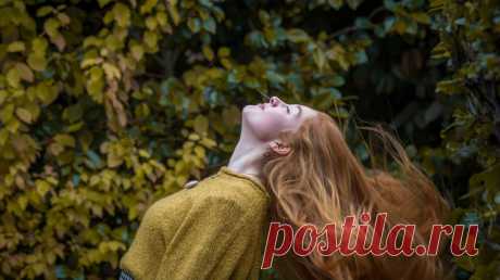 Многие из нас хотели бы вести дневник: заполнять страницу за страницей, доверяя блокноту самое сокровенное. Но как правильно вести личные записи, чтобы они были максимально полезными и эффективными? Выбрали семь методик, которые помогут понять себя, заглянуть в альтернативную Вселенную, раскопать свои «боли» и преодолеть страхи. P.S. В книге «Дневник как путь к себе» — 22 техники ведения дневниковых записей. До 25 августа включительно ее можно купить на 40% дешевле → mif.to/fdkps