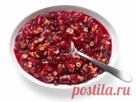 Пост на стене Клюква, мед и грецкие орехи – настоящие защитники здоровья вашего сердца! Этот простой рецепт можно назвать эликсиром, способным поддерживать работу нашего главного органа. Сердце – это наш неутомимый двигатель, который требует внимания и заботы.Чтобы создать этот целебный продукт, возьмите:- 1 стакан клюквы (вымойте и обсушите);- 1 столовую ложку меда;- 1 столовую ложку измельченных грецких орехов;- 500 г. изюма без косточ...