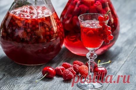 4 стакана сахара, 4 стакана воды, 4 стакана ягод, 4 стакана водки!
Ягодная наливка - просто, вкусно и главное своими руками!
