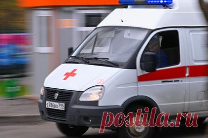 Трое россиян погибли при столкновении внедорожника с поездом. В Саратовской области три человека погибли в ДТП с поездом. Авария произошла в 15:15 на перегоне станций Золотая степь — Наливная. Водитель за рулем УАЗ «Патриот» столкнулся с пассажирским поездом, следующим по маршруту Махачкала — Москва. Водитель и два пассажира погибли на месте.