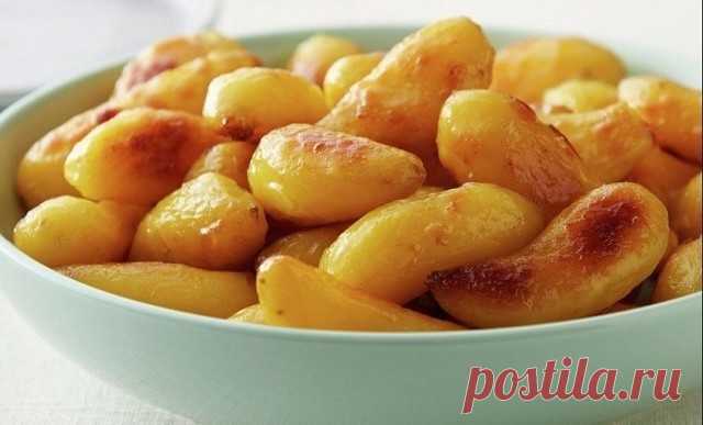 Картошку жарю только так теперь. У всей семьи на ура идет! Корочка вкуснющая получается! Подаю с солеными огурчиками или капусткой.