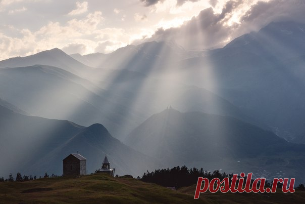 Посёлок Степанцминда, Грузия. Автор фото: Александр Ра.