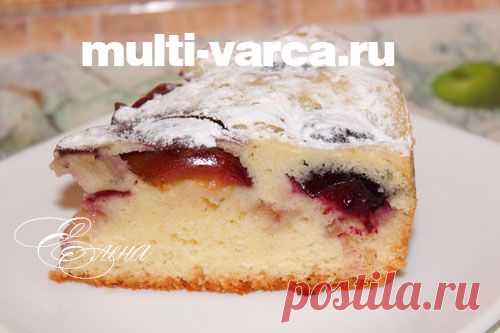 Пирог со сливами в мультиварке
