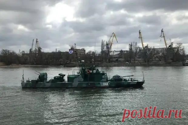 Россия направила из Каспийского в Черное море 15 военных кораблей - Спутник - медиаплатформа МирТесен