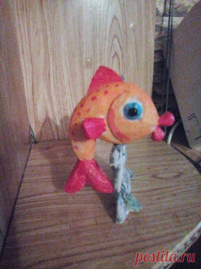 Сделана фигурка из пенопласта